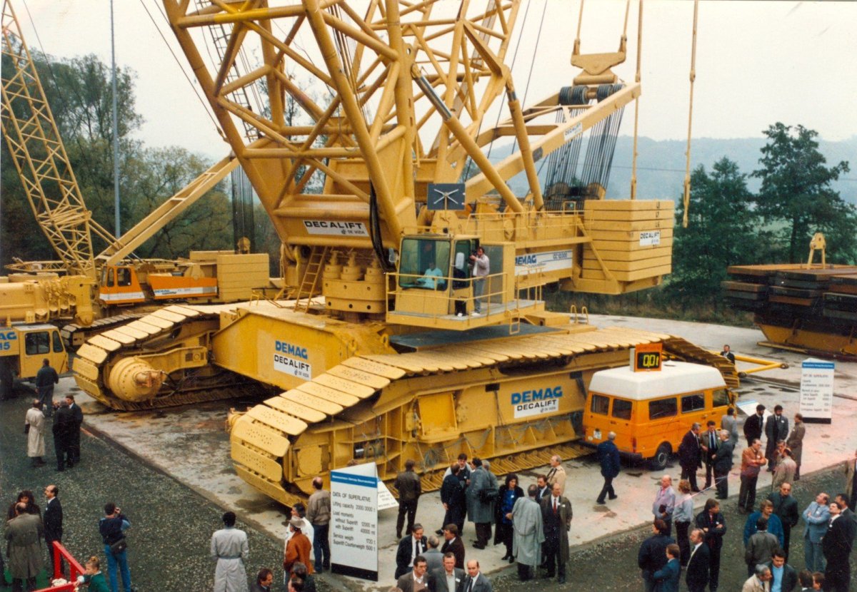 Кран Demag cc-8800.