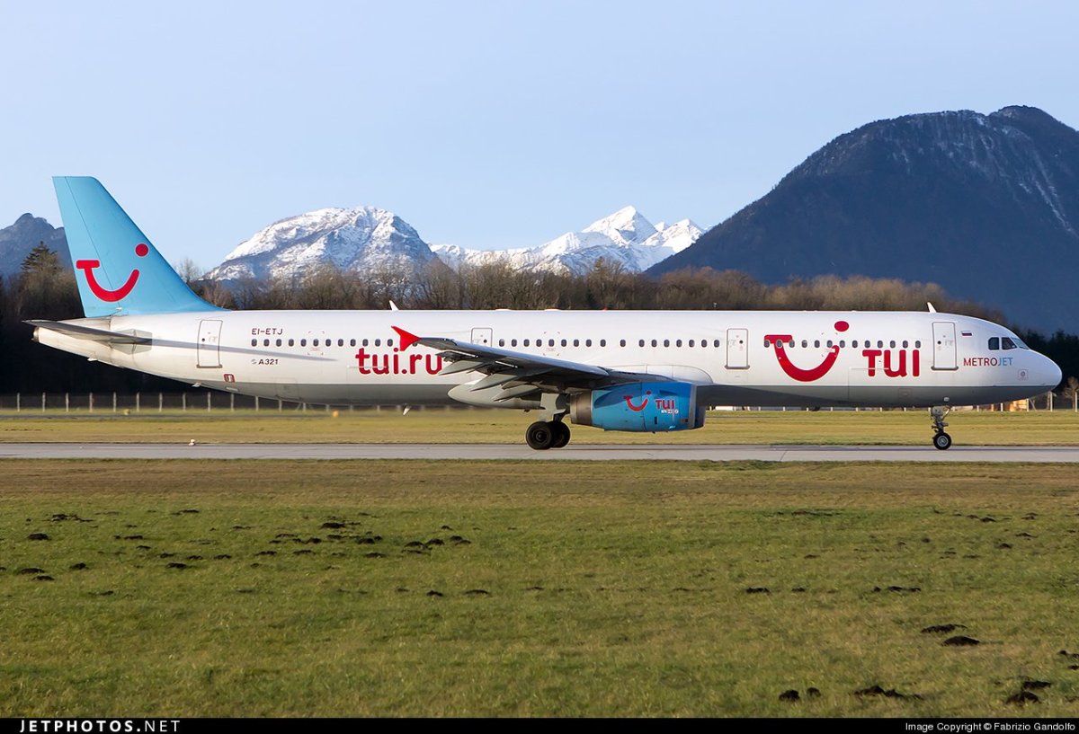 Авиакомпания туи метроджет