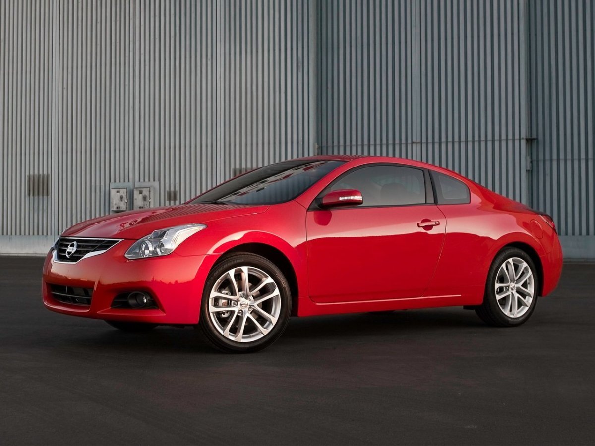 Nissan Altima Coupe 2013