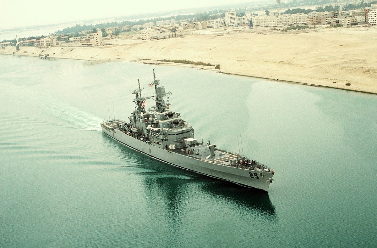 USS Bainbridge cgn25