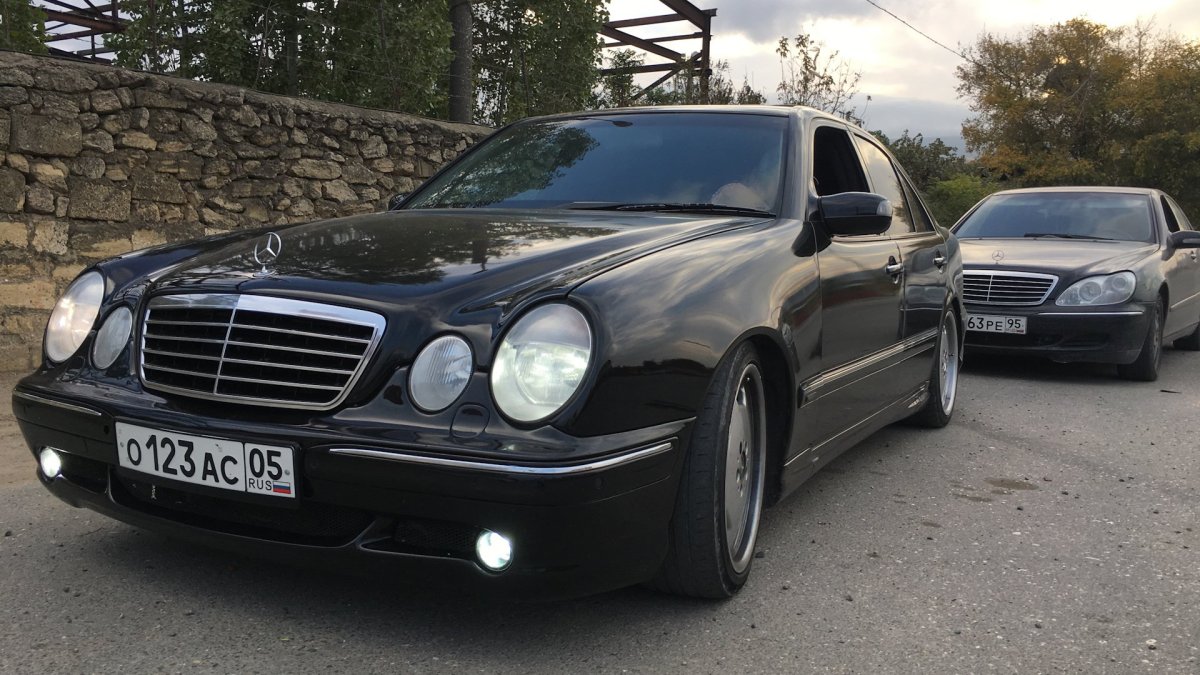 Мерседес 210 е55