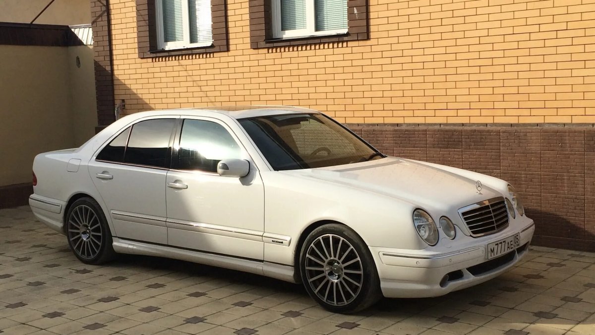 Мерседес 210 белый