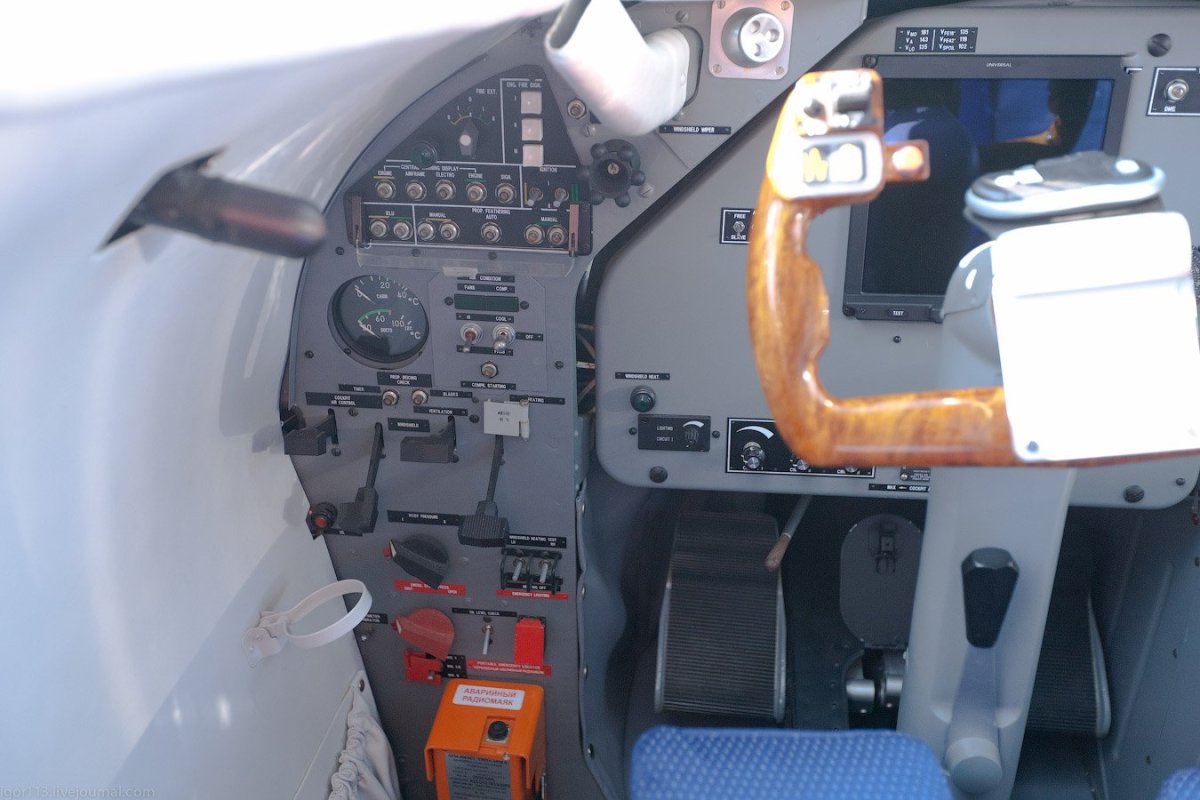 Let l-410uvp Turbolet кабина