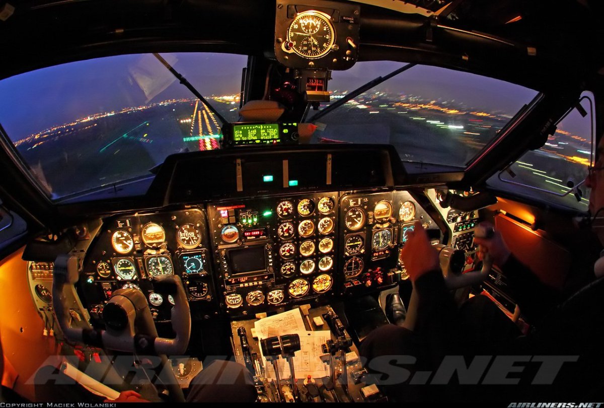 L410 кабина пилотов