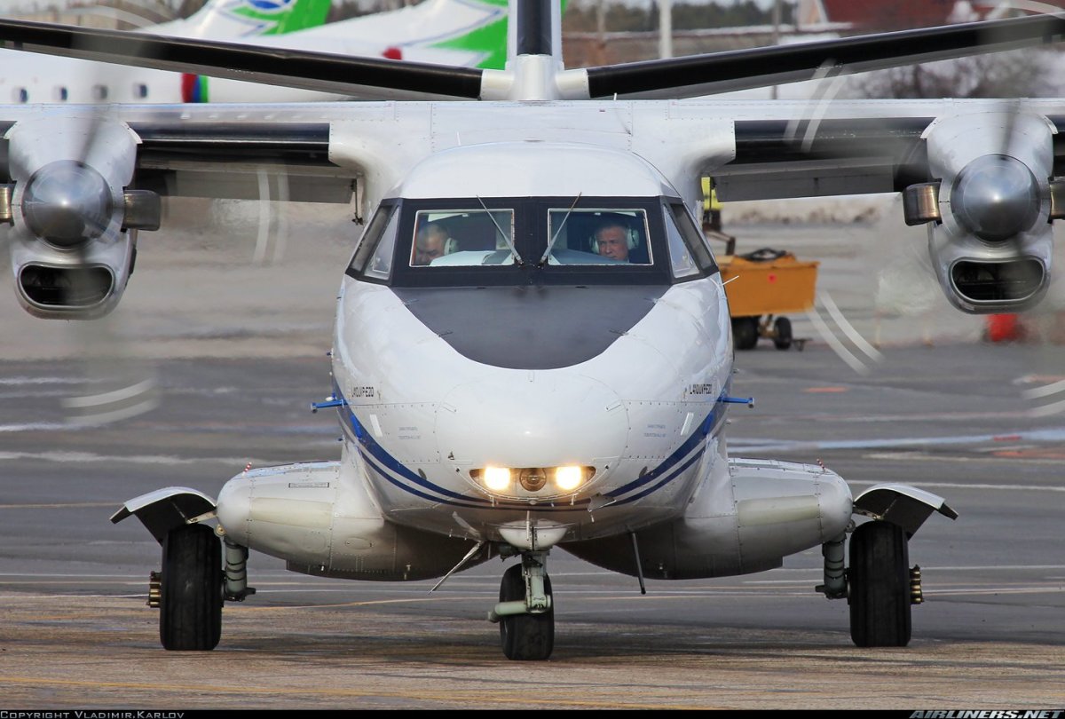 Let 410uvp-e20 Turbolet