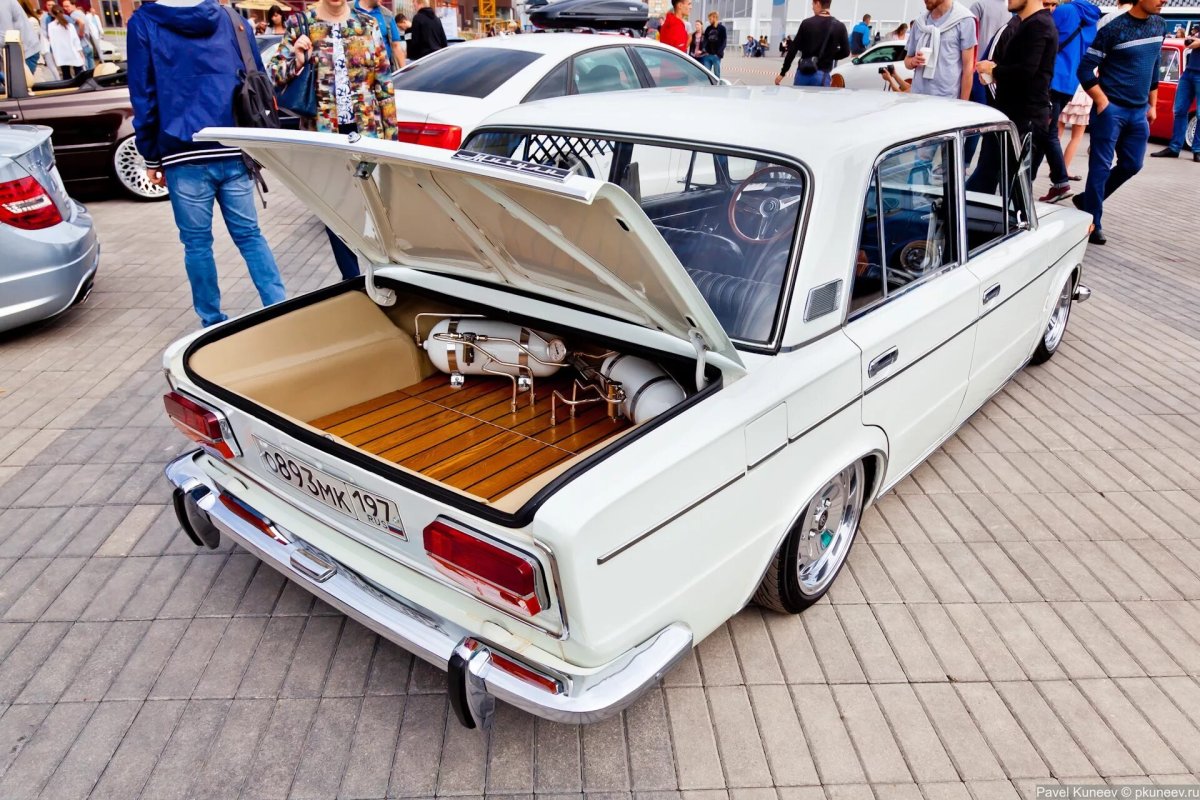 ВАЗ 2103 белая