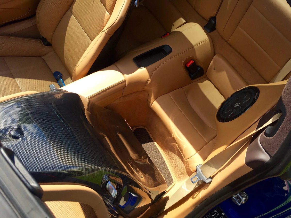 Порше 911 салон сзади