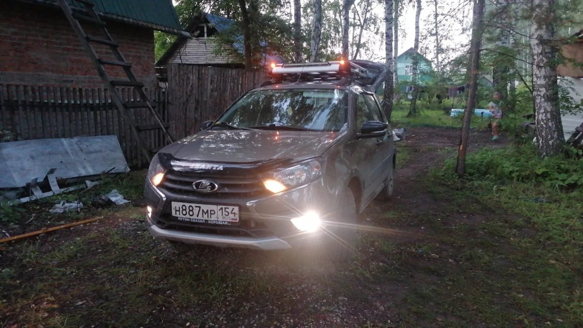 Гранта кросс с люстрой