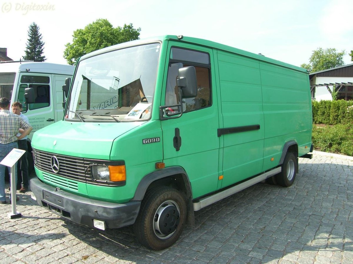 Мерседес Бенц 609d