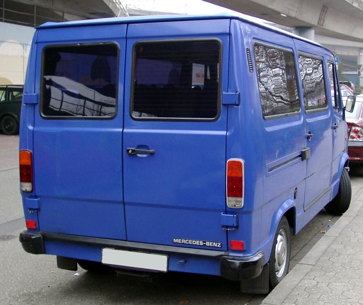 Мерседес т1 207