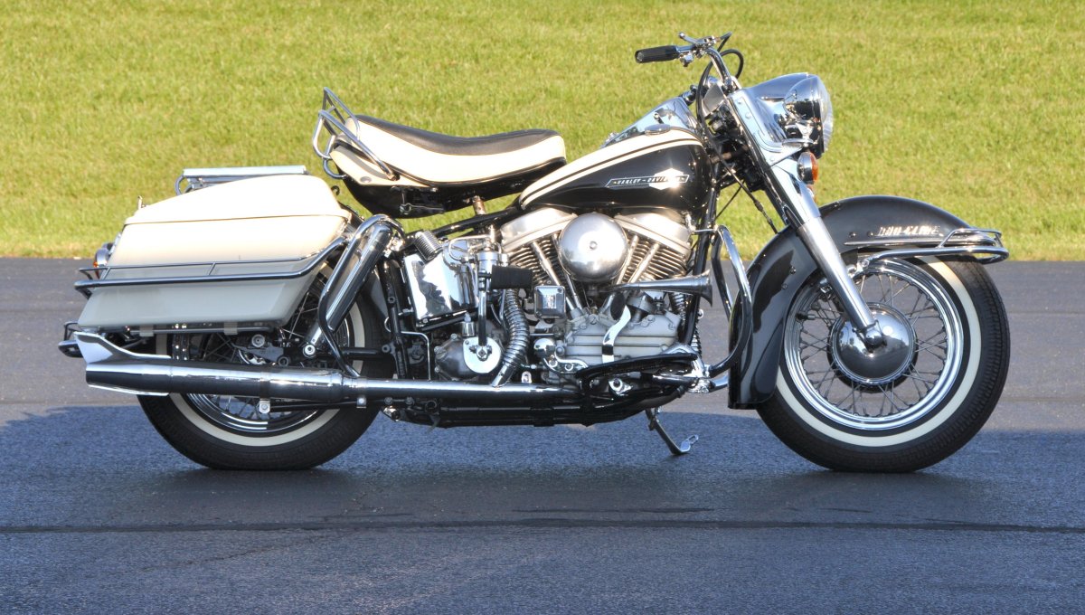 Вейн на мотоцикле