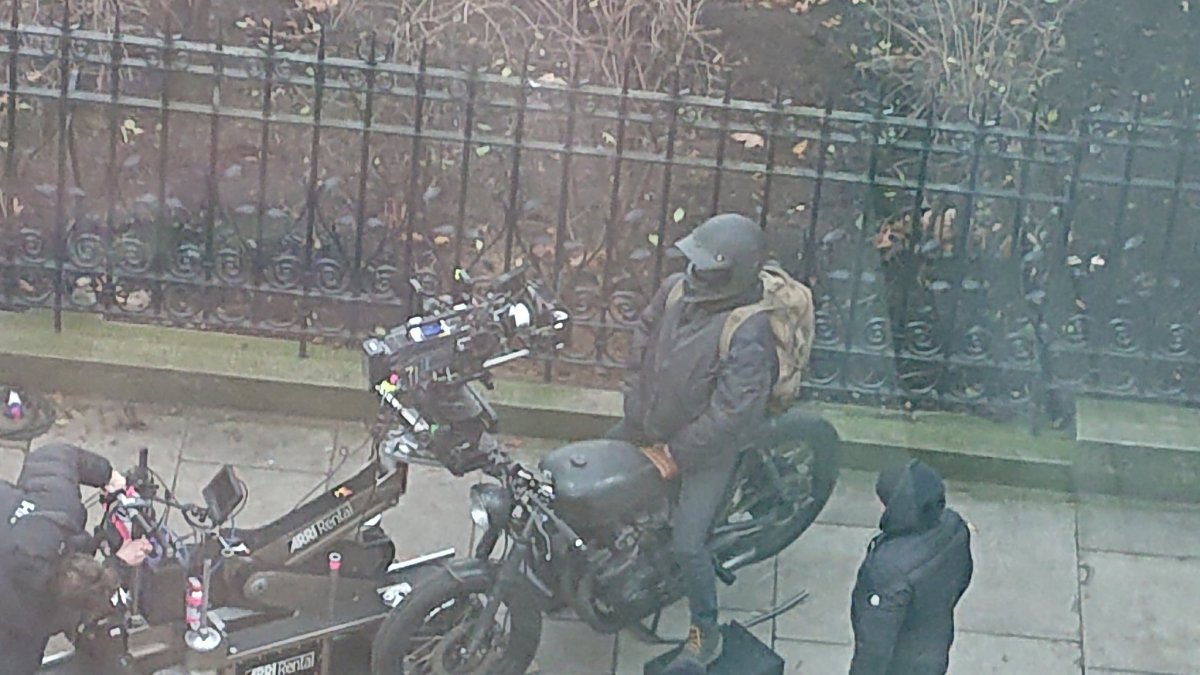 Роберт Паттинсон на мотоцикле Бэтмен