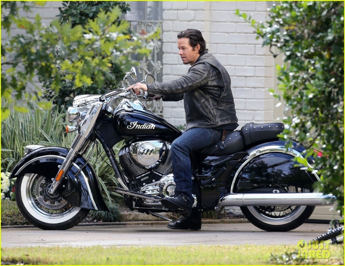 Марк Уолберг мотоцикл