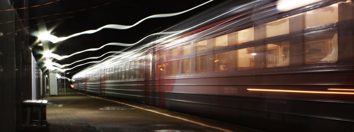 Поезд перрон вокзал фон