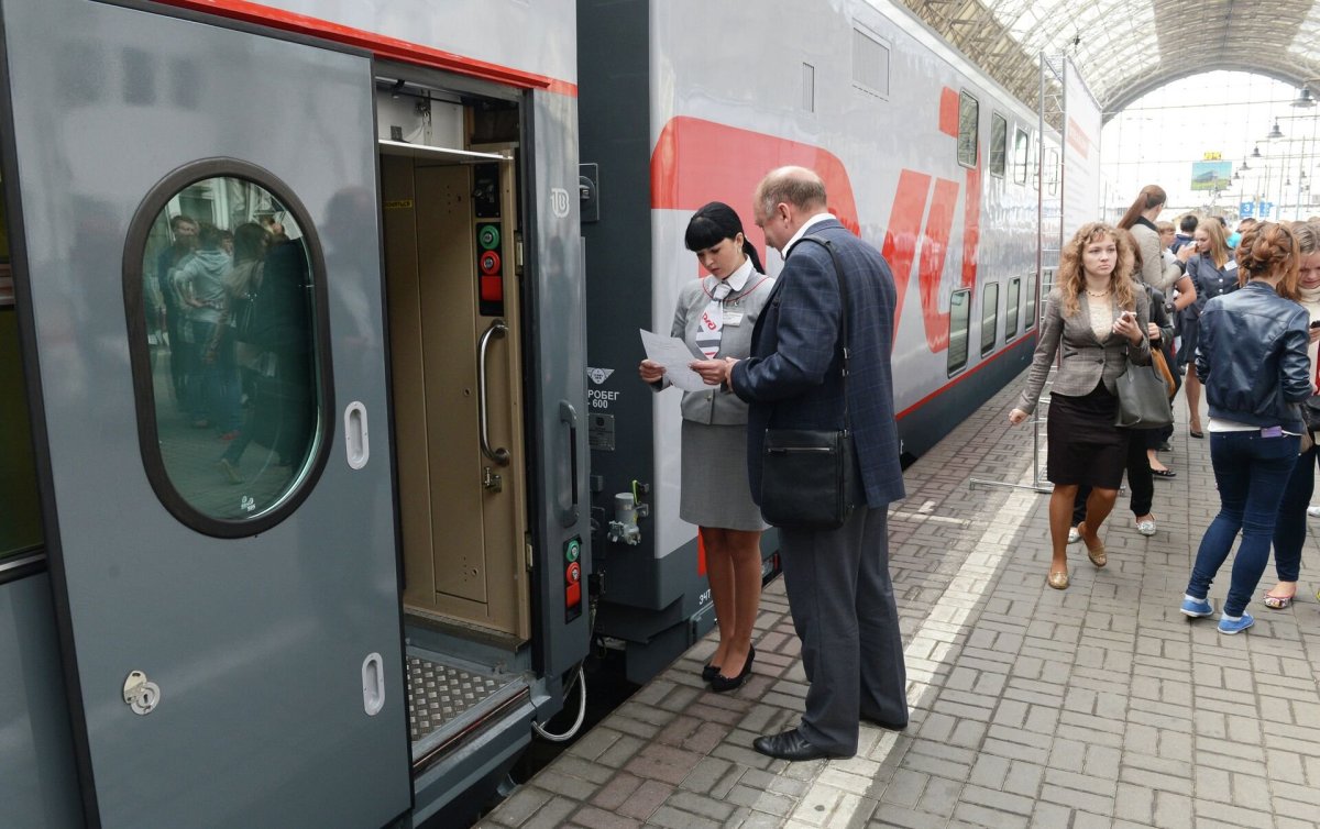 Пассажиры на вокзале