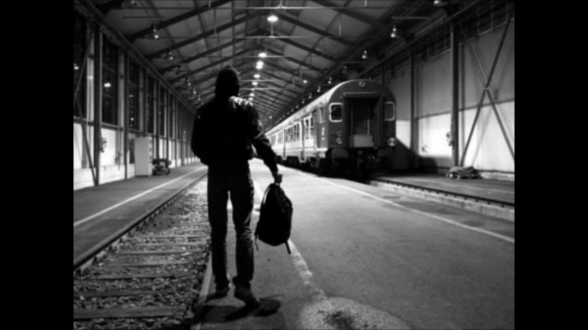 Парень уезжает