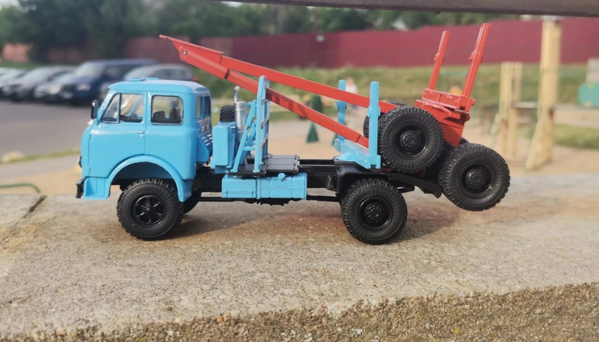 МАЗ-509 лесовоз 1 43 Модимио