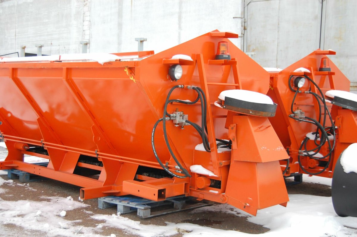 КАМАЗ 65115 пескоразбрасыватель