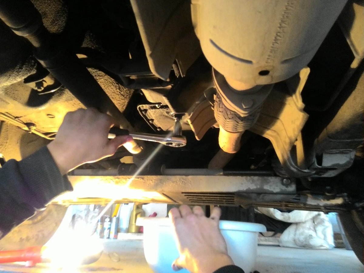 Замена масла на Ниве без ямы