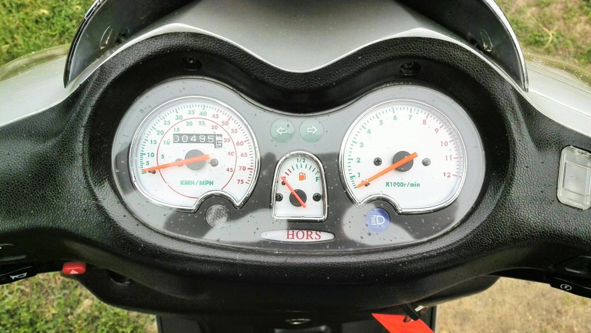 Скутер hors 057