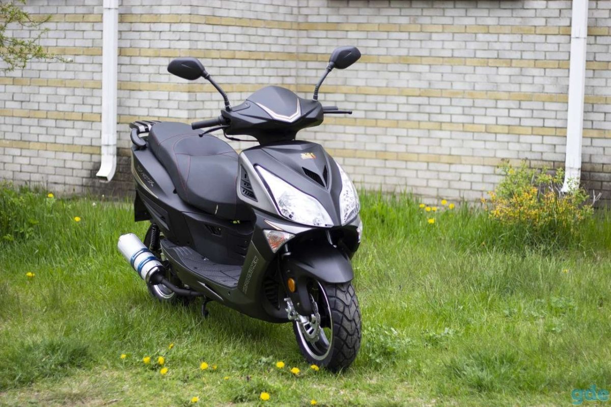 Синий скутер Хорс 150 куб