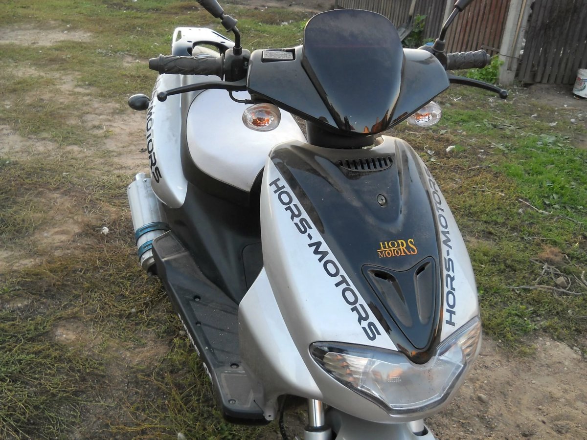 Скутер hors 053