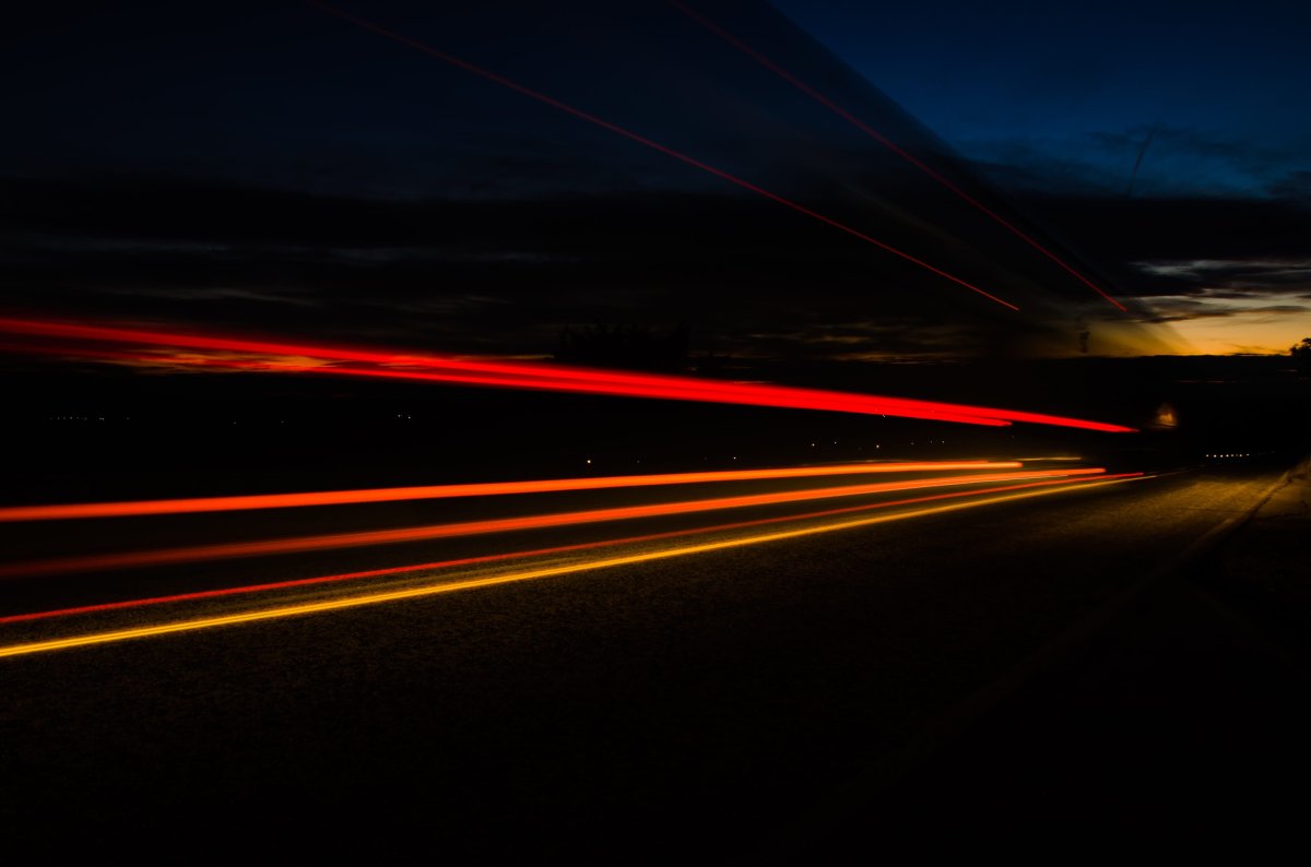 Блик от фар машины