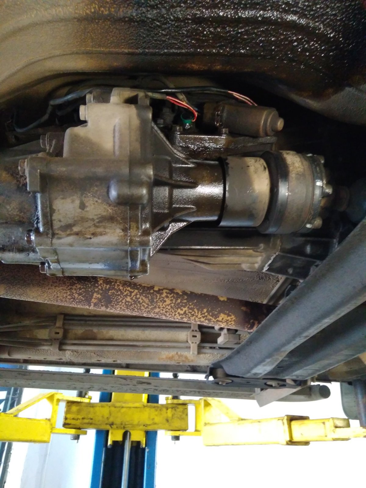 Балка раздатки Сузуки Гранд Витара