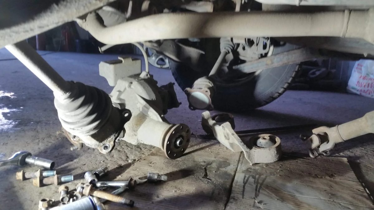 Сайлентблоки заднего редуктора Сузуки Гранд Витара 2007