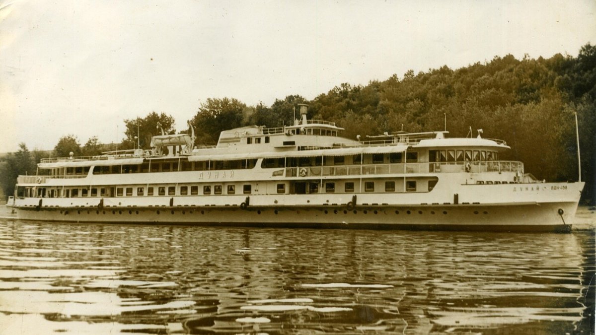 Теплоход Дунай