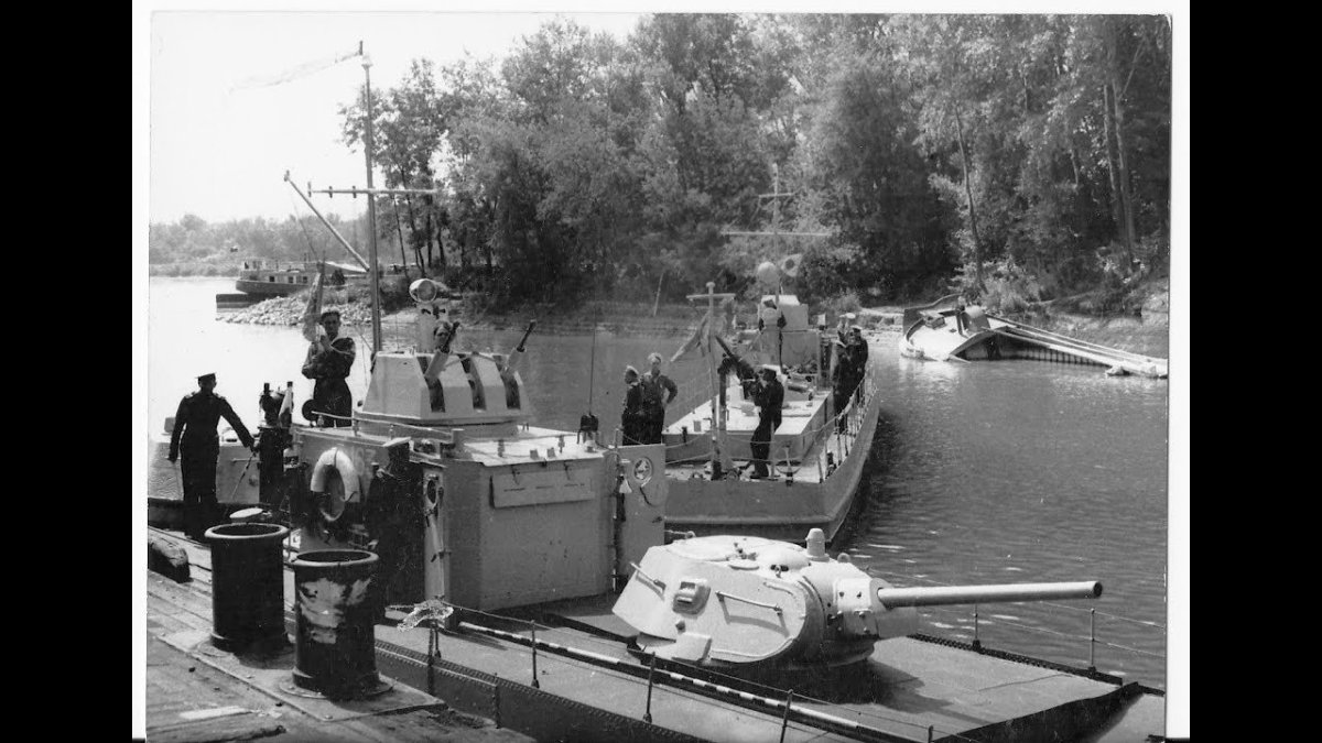 Речной бронекатер 1124