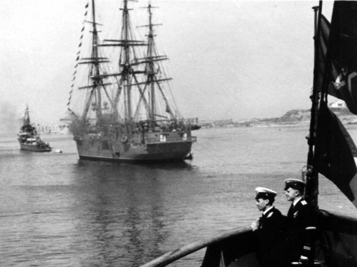 Учебное судно Дунай