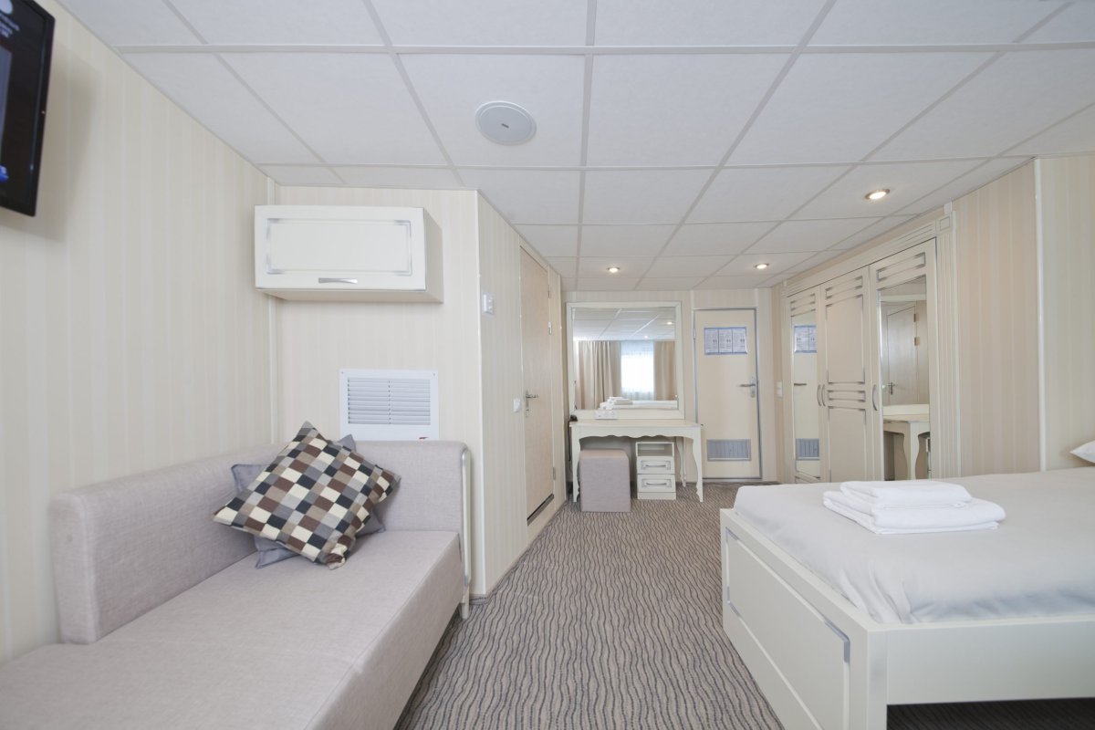 Теплоход Сергей Дягилев каюта Люкс