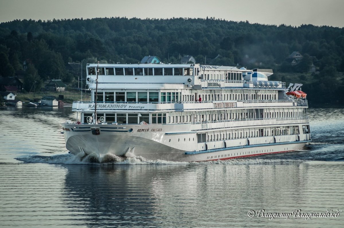 Теплоход Дягилев