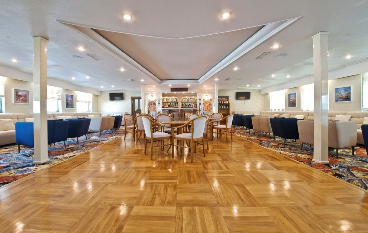 Круизный лайнер Сергей Дягилев