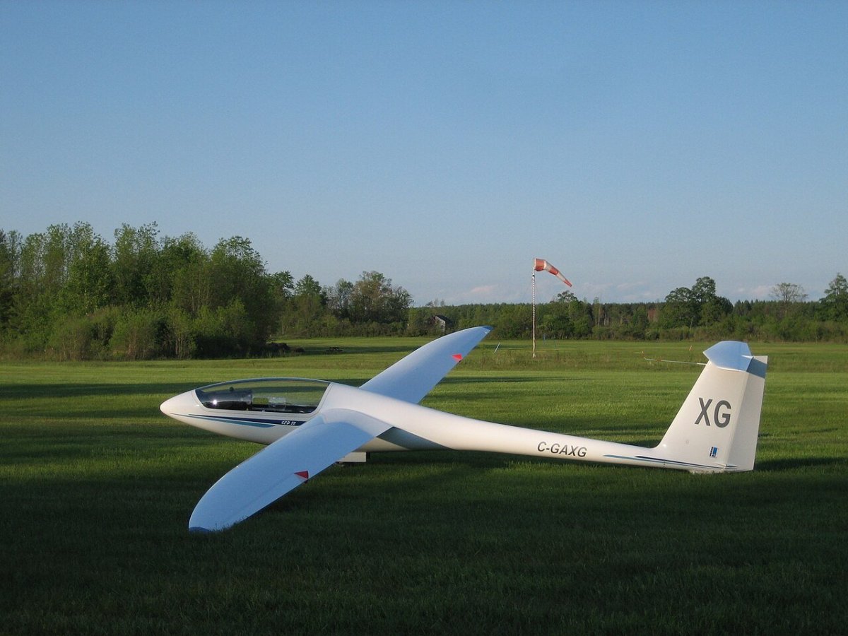 Планер SZD-16