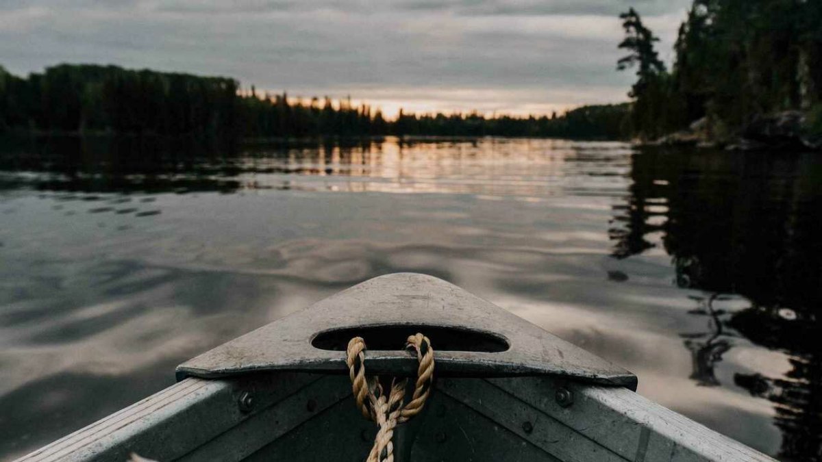 Лодка на реке