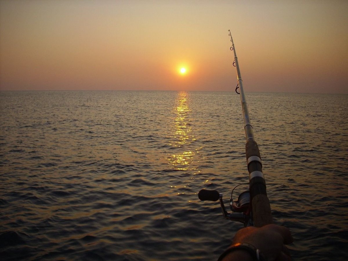Рыбаки в море