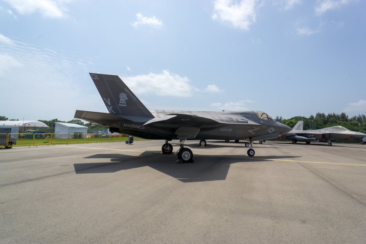 12569 Авиация USMC F-35b VMFA-121 Green Knights 1 72