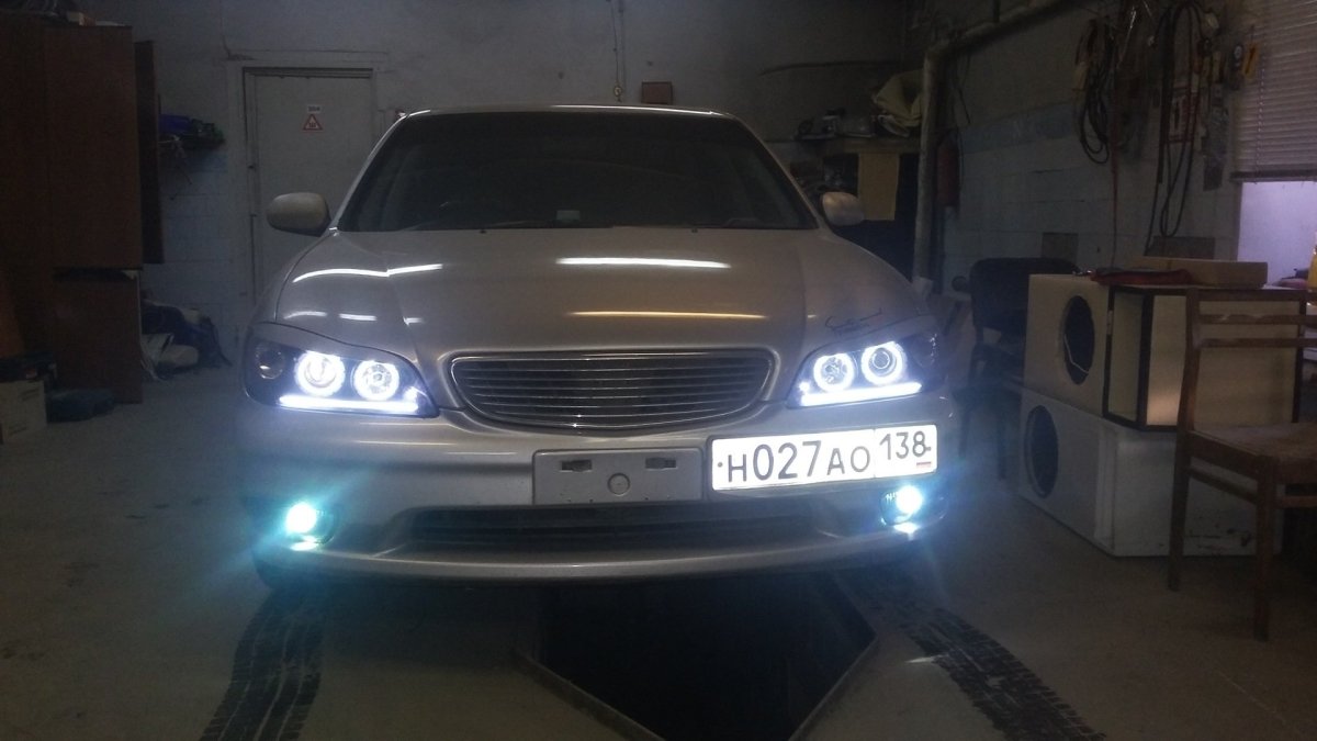 Nissan maxima a33 ангельские глазки