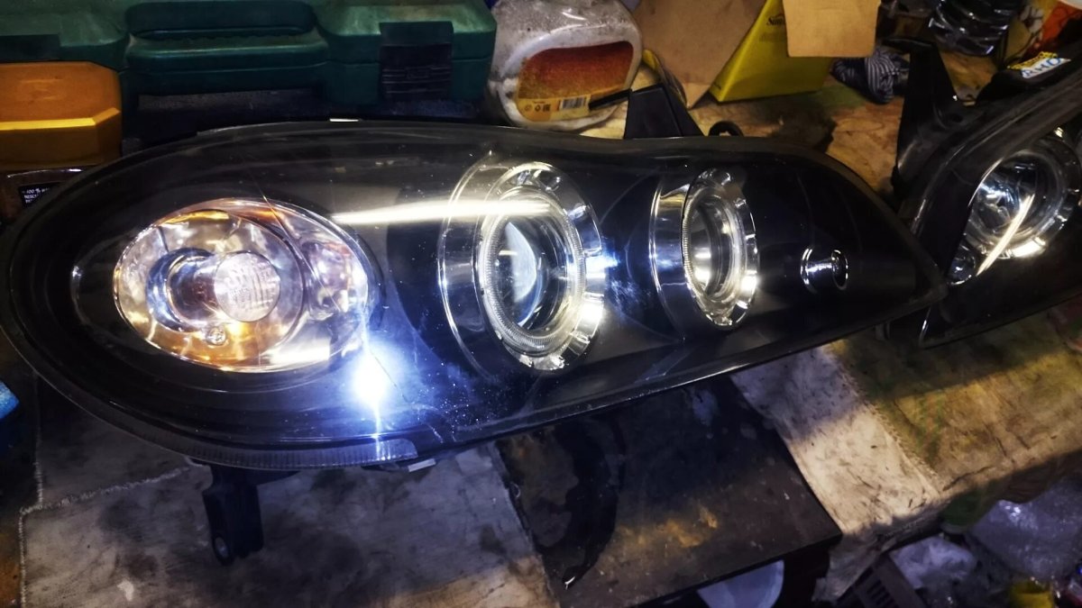 Фара Nissan maxima a33