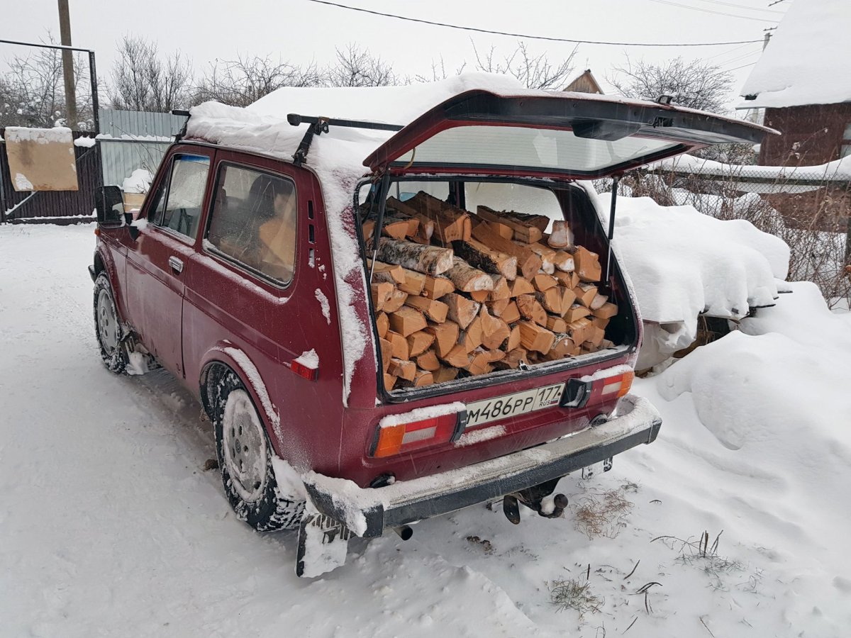 Дрова на Ниве 21213