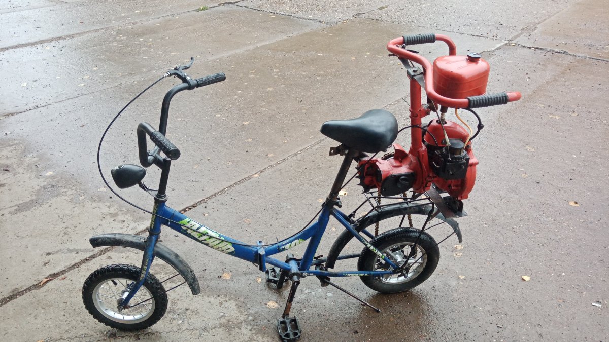 Велосипед с двигателем от бензопилы