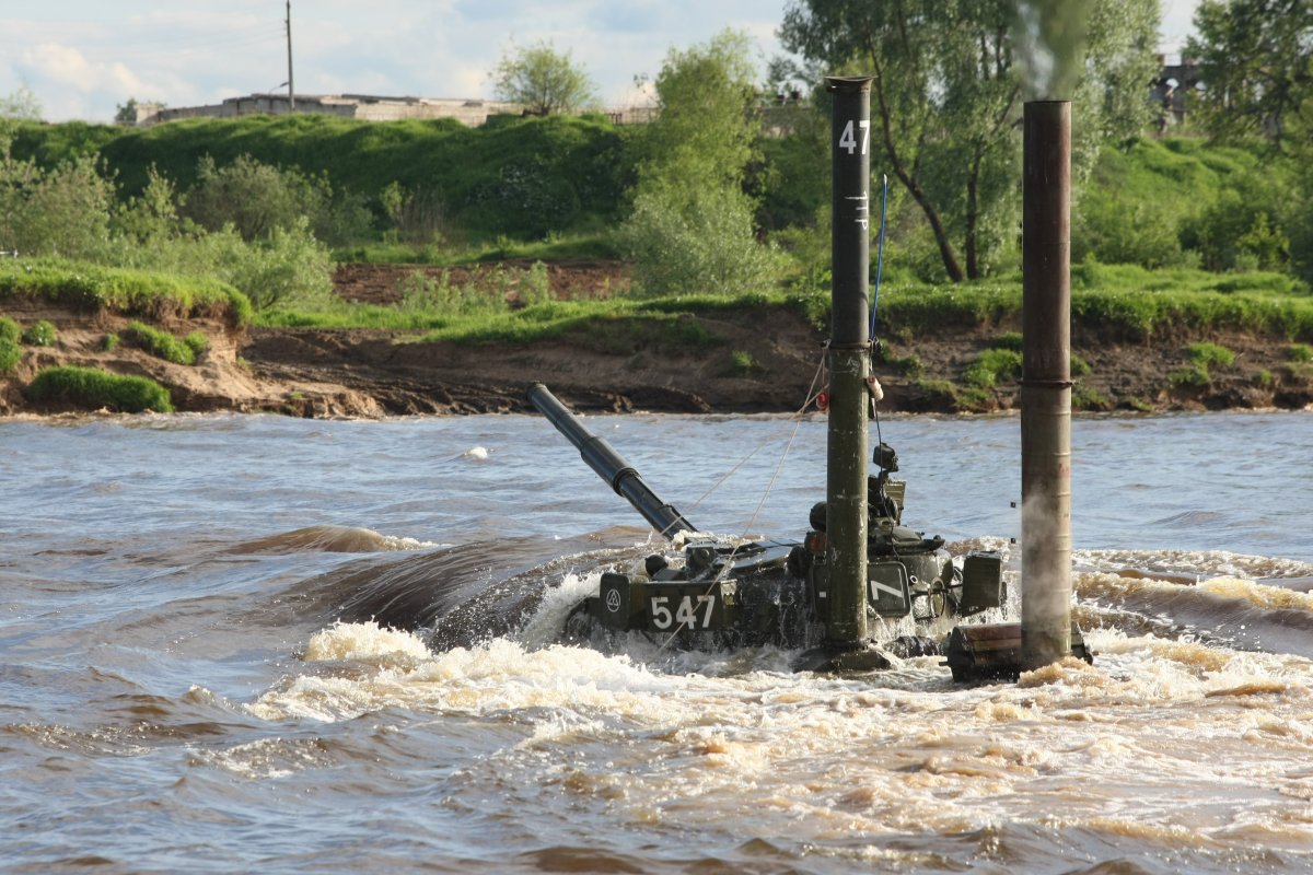 Танк форсирование реки т-80