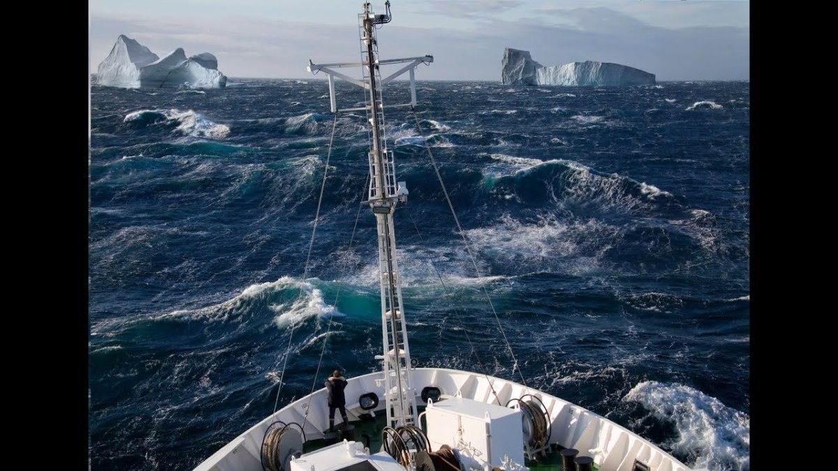 Море шторм корабль