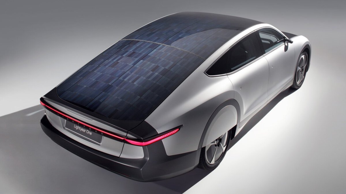 Lightyear one машина