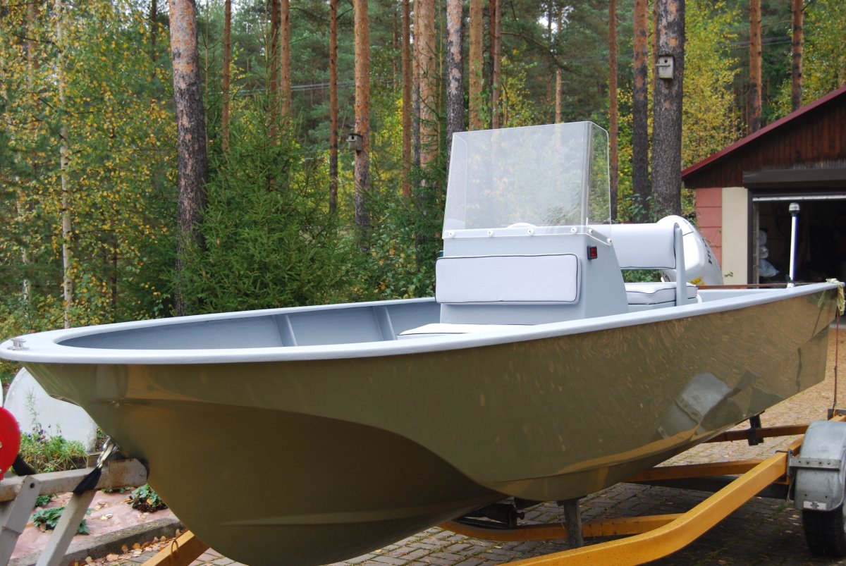 Моторная лодка Ладога