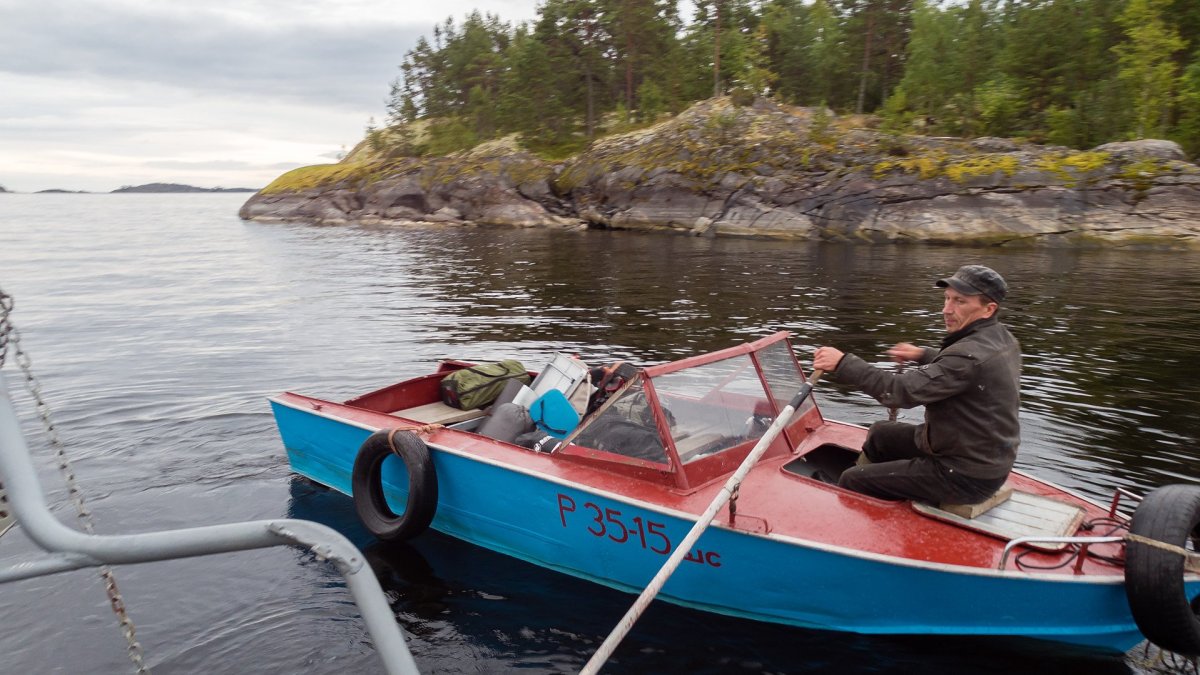 Мотолодка Ладога