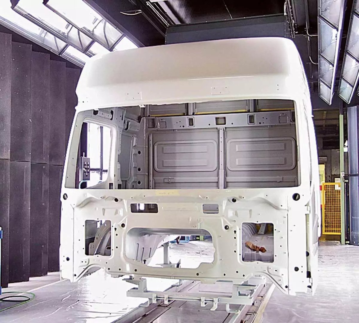 Кабина КАМАЗ 5490 без обшивки