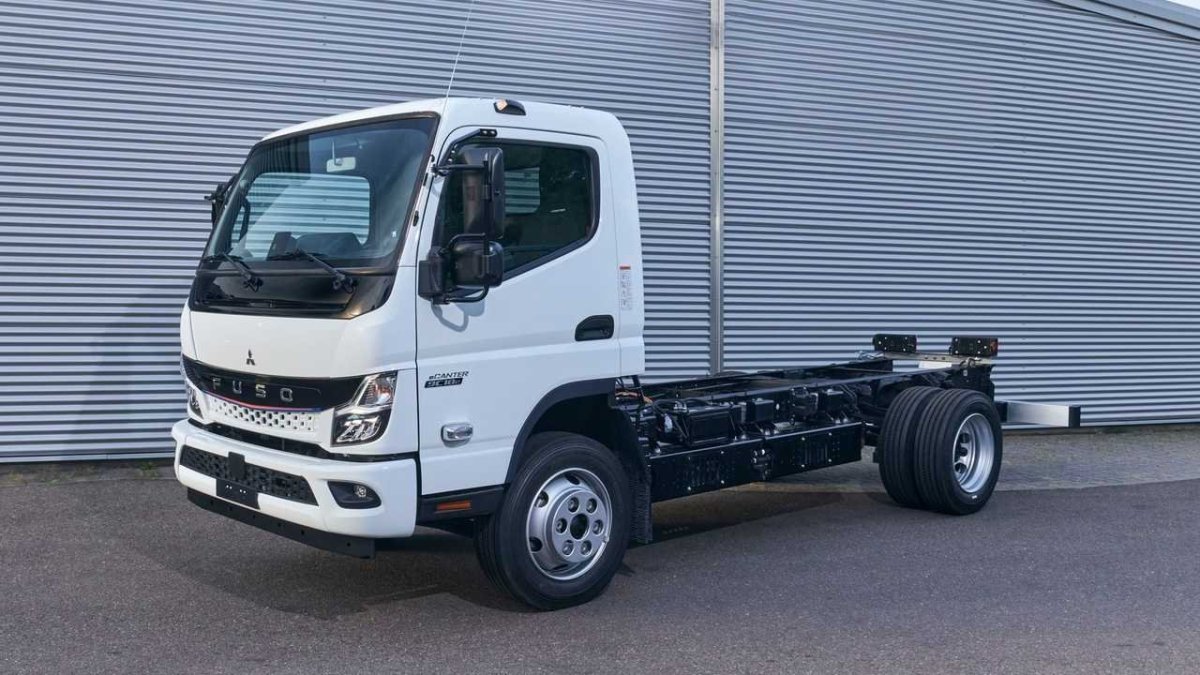 Митсубиси Фусо с цистерной